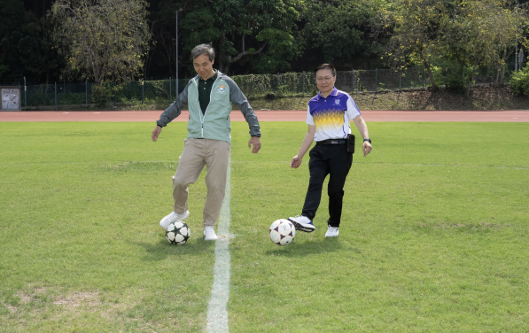 (Left) Professor Chen Lin, Vice-President and Pro-Vice-Chancellor (Business) of HKU, and Professor KO Wing-hung, Associate Vice-President (Student Experience) of CUHK, officiated at the kick-off ceremony.